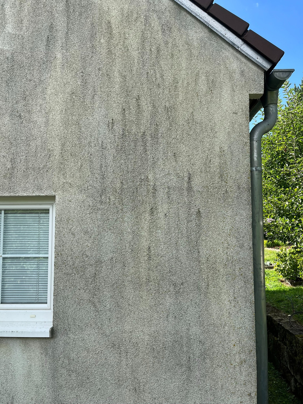 Čištění fasády – štít před čištěním