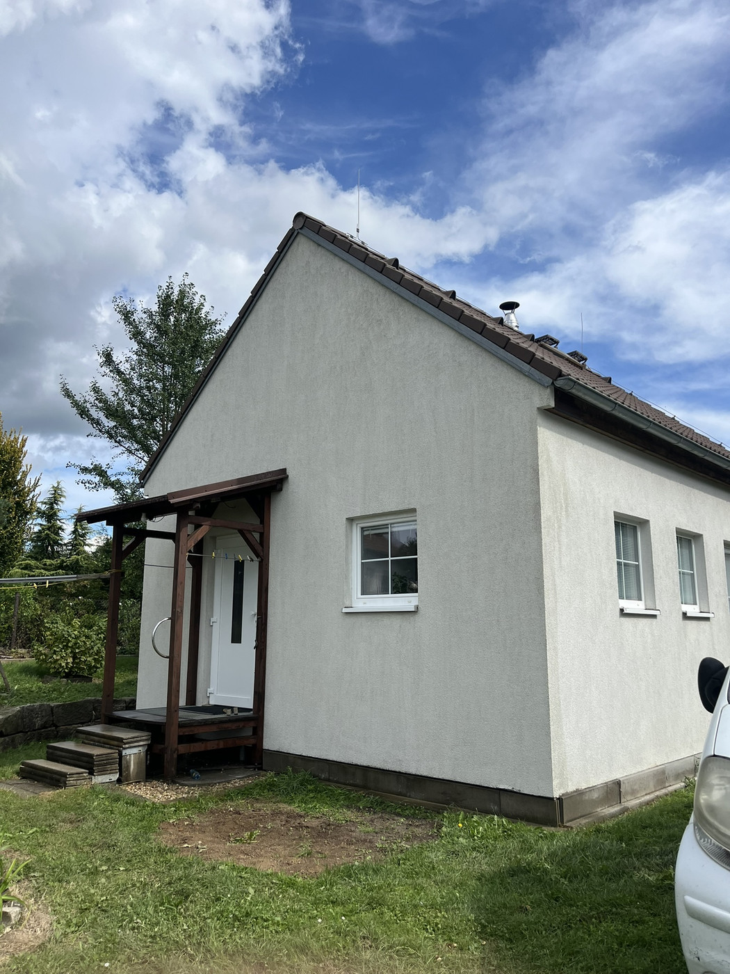 Čištění fasády – vstupní část po čištění